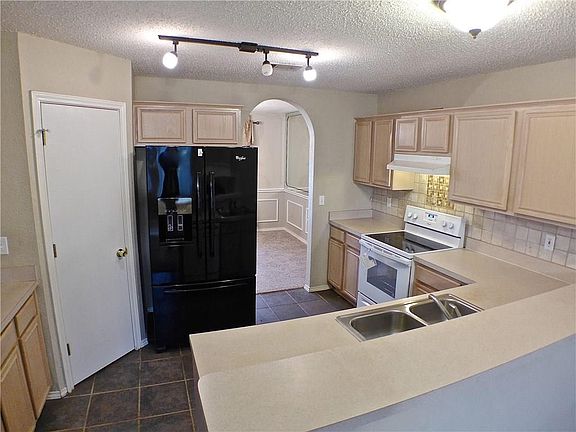 5th image of 528 Hollyberry Dr