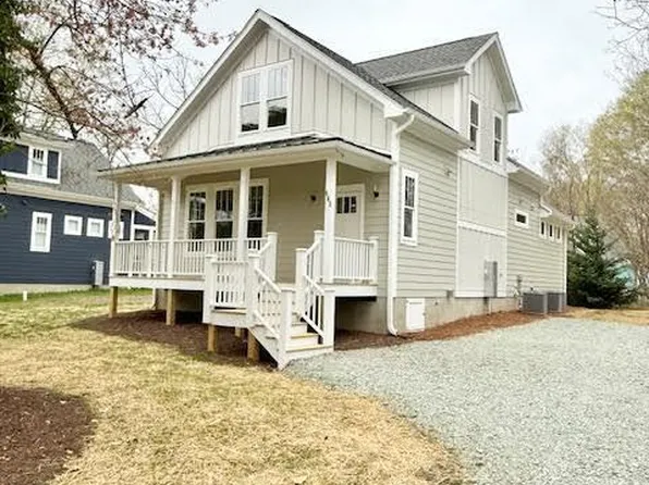 563 N Nash St, Hillsborough, NC 27278