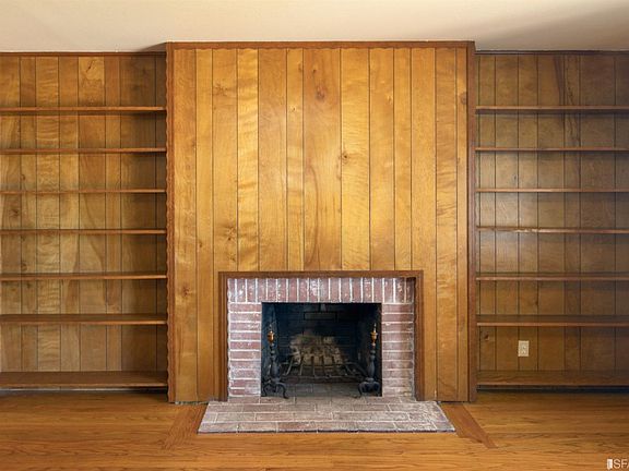 3rd image of 371 Evergreen Drive