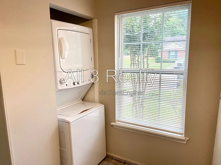 215 Sheraton Ct — Photo 14