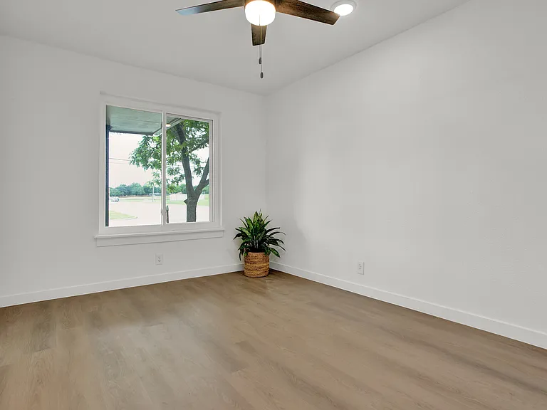 2910 W Crawford St — Photo 24