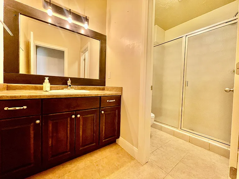 436 E Paris Dr — Photo 18