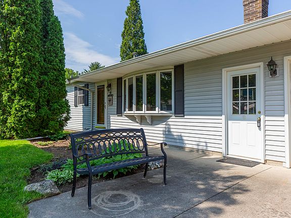 2nd image of 1102 Marshlyn Dr