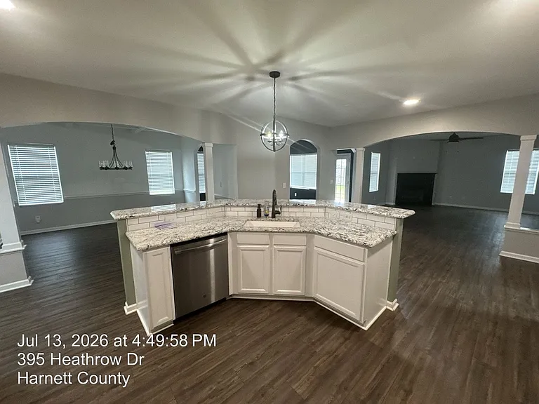 395 Heathrow Dr — Photo 15