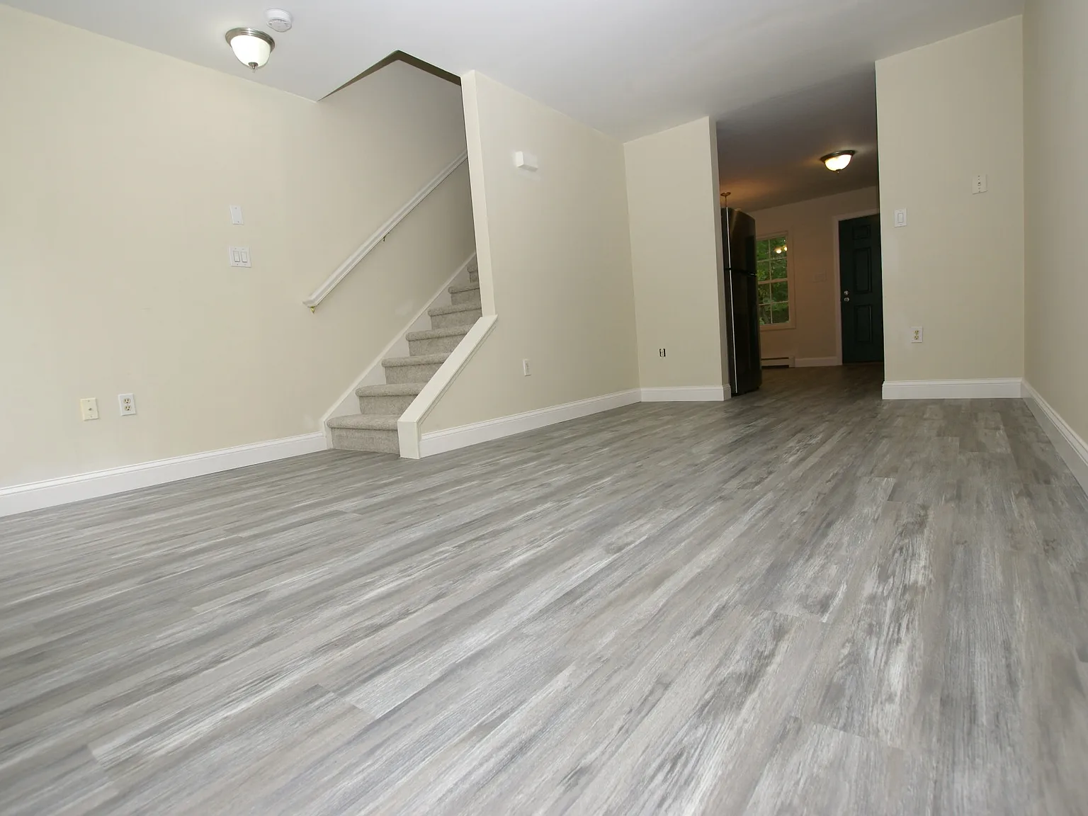 2 bed, 850 sqft, $1,700 — Photo 3
