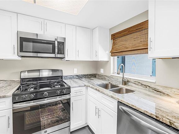 5th image of 1868 SHORE DRIVE S #212