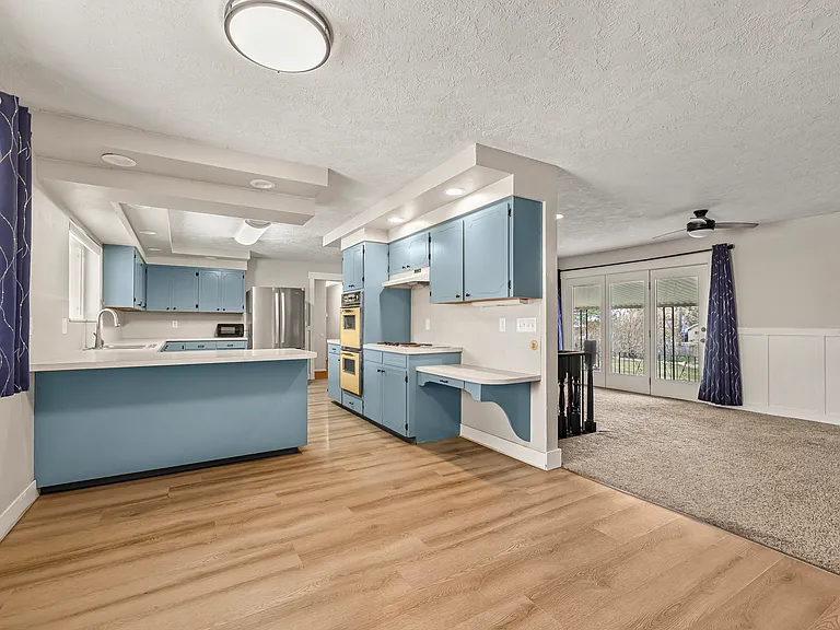 275 Park St — Photo 2