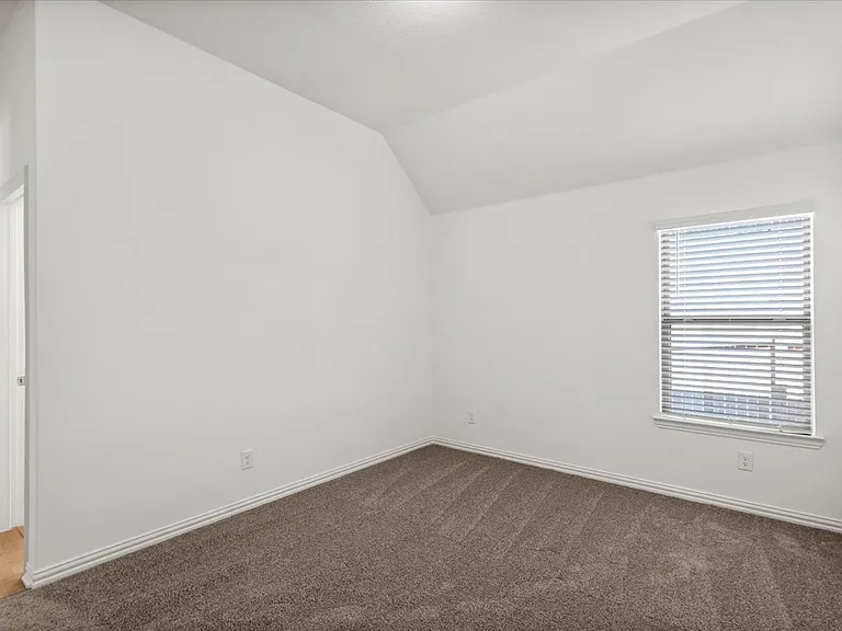 1425 Cole Estates Dr — Photo 32