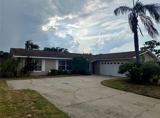 2004 Tanglewood Way NE, Saint Petersburg, FL 33702