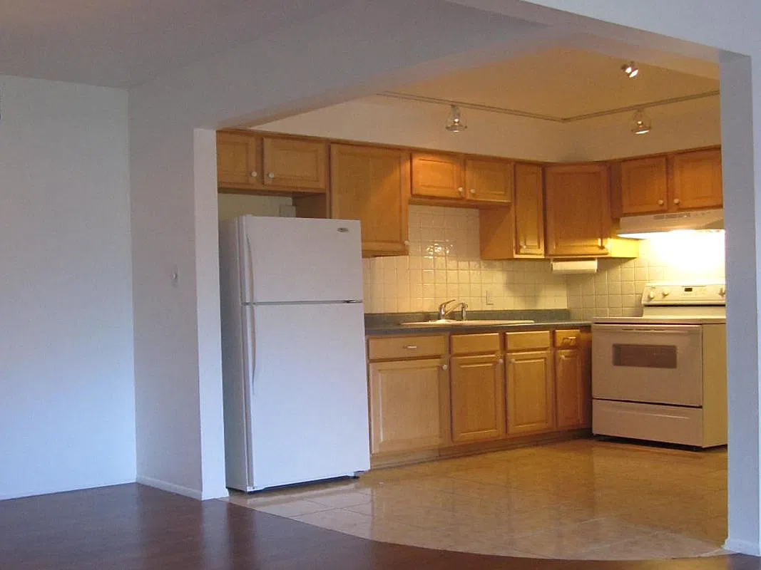 1 bed, 1.5 bath, 1053 sqft, $1,300 — Photo 4