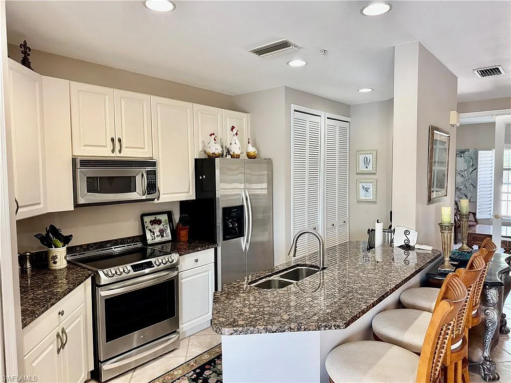 2 bed, 2.0 bath, 1279 sqft, $2,200 — Photo 3