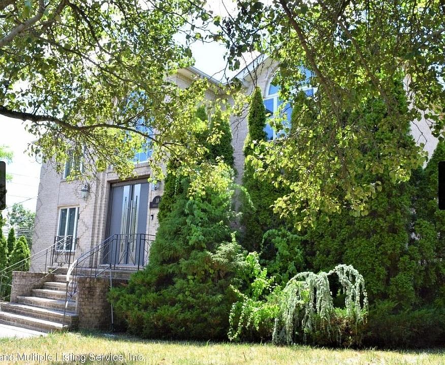 1st image of 10 Dahlia St #2