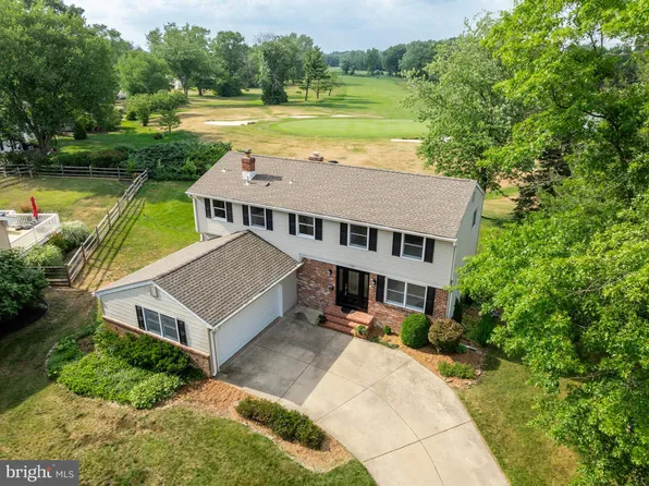 158 Golf Ln, Mount Laurel, NJ 08054