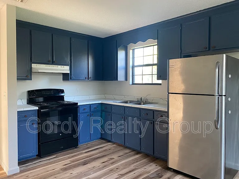2764 Wynn St — Photo 3
