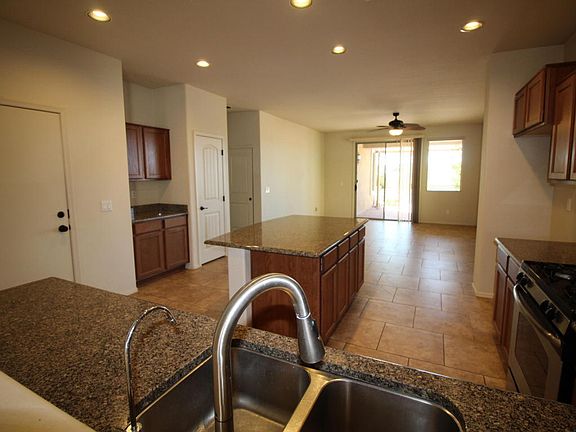 4th image of 4000 E Torrey Pines Ln