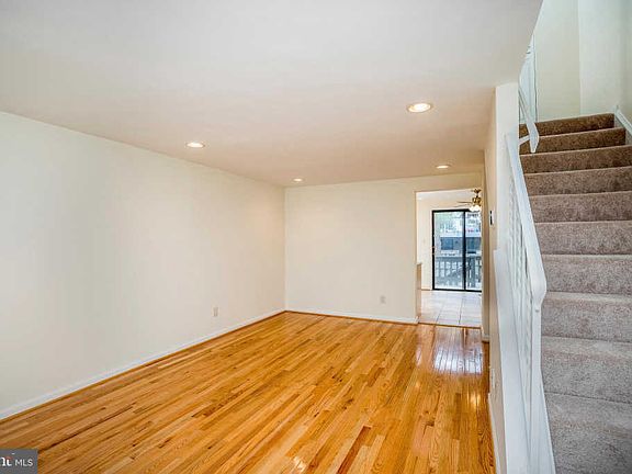 3rd image of 20590 Strath Haven Dr