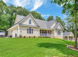 605 Bryant Crossing Dr, West Union, SC 29696