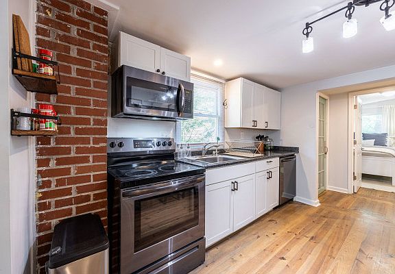 4th image of 145 Griffeth St