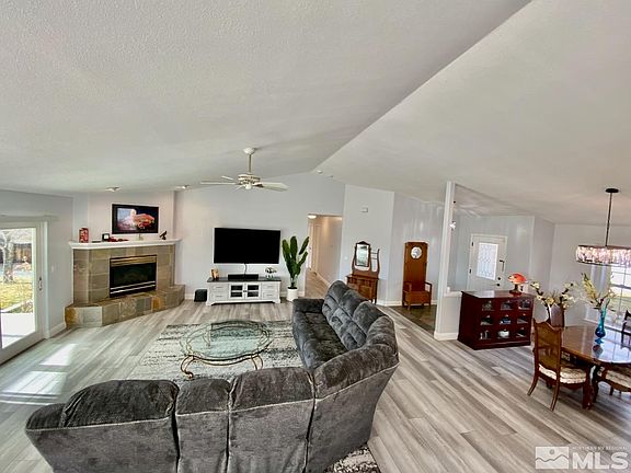 4th image of 1585 Lindsay Ln