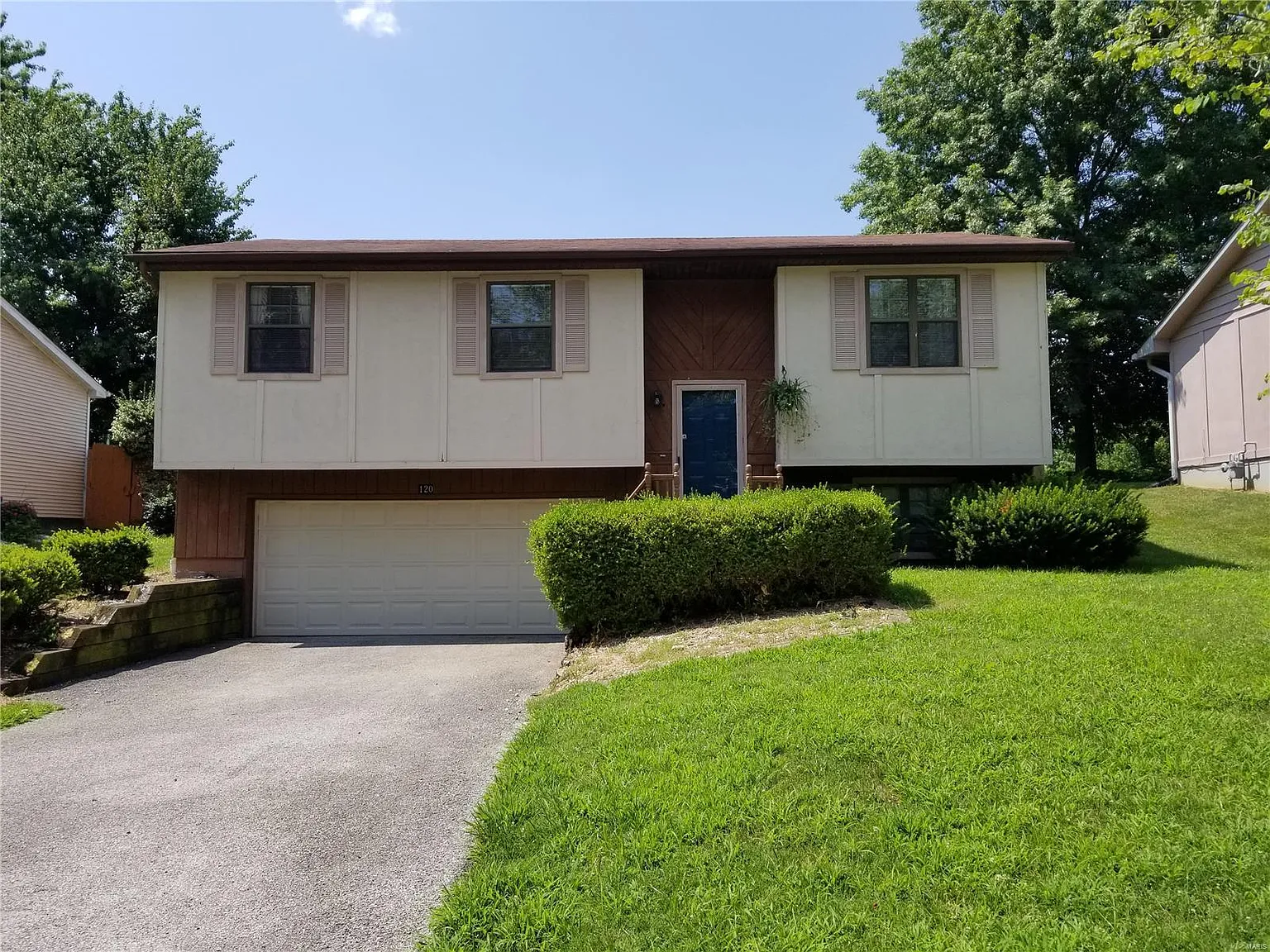 120 Arabelle Dr photo 1
