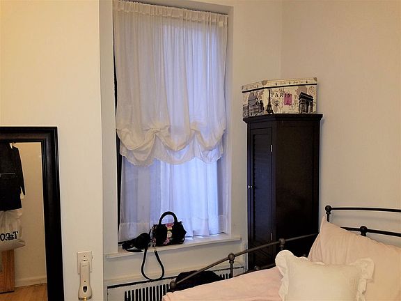 3rd image of 205 E 73rd St #12A