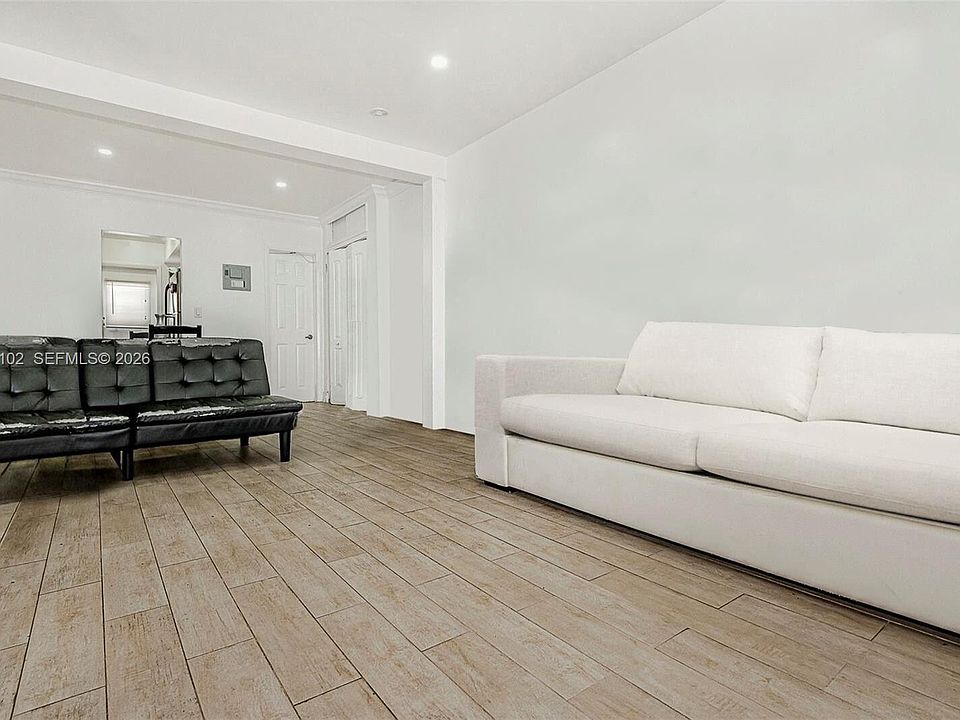 1st image of 719 Euclid Ave APT 3