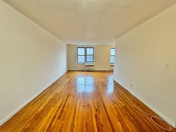 3rd image of 14943 35th Ave APT 5A