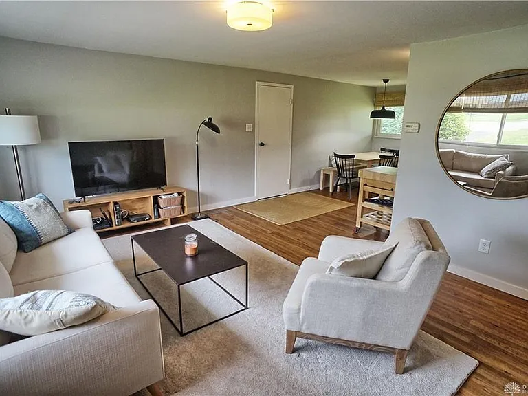 110 W Spring Valley Pike — Photo 4