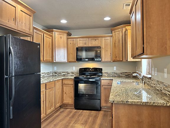 5th image of 8811 N Elm St