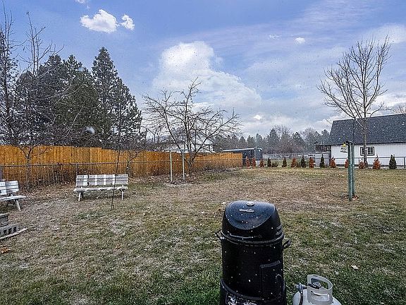 5th image of 417 E Orchard Ave