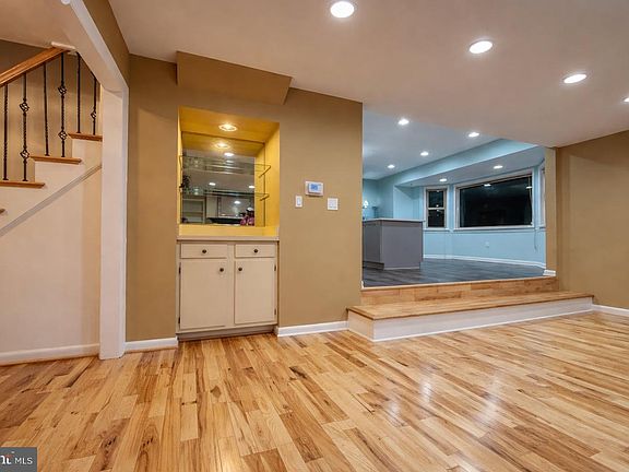 5th image of 712 Loch Ness Cir