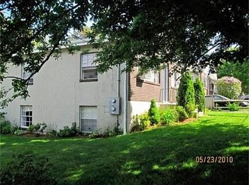 2nd image of 52 Beach St #B