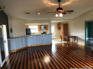 5945 Curran Dr, Von Ormy, TX 78073