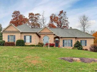 2246 Spangler Cir, York, PA 17406