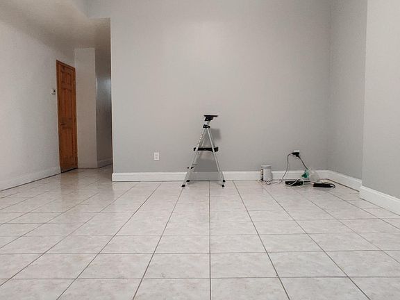2nd image of 771 Dawson St Floor 1