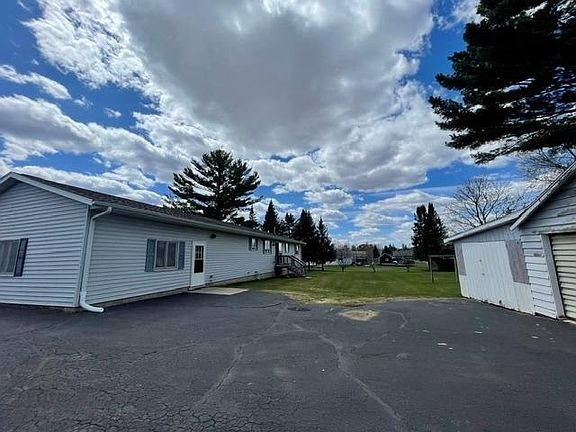 3rd image of 912 Duchac St