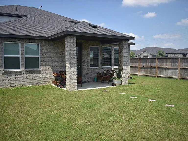 9742 Burlington Bristol Dr — Photo 30