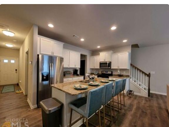 Spacious eat in kitchen