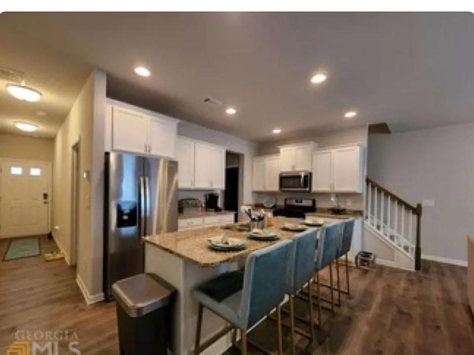 Spacious eat in kitchen