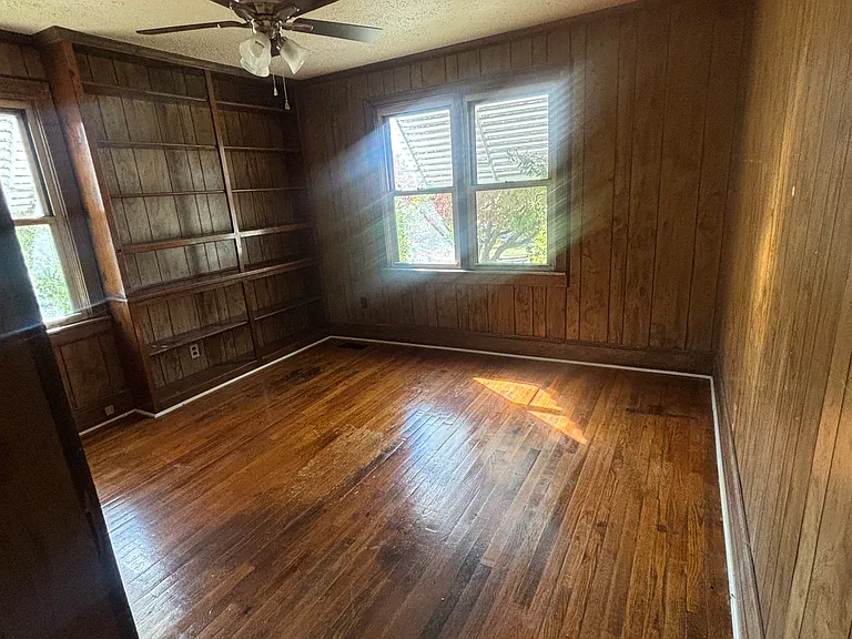 1558 Claiborne St — Photo 3