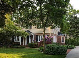 41 Oxford Blvd, Pleasant Ridge, MI 48069