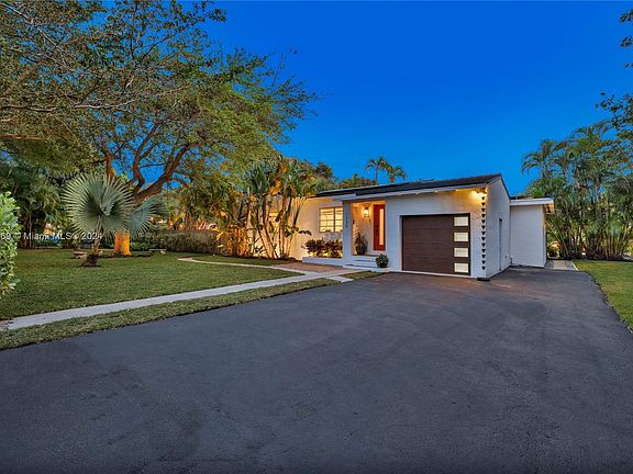 4th image of 1130 NE 121st St