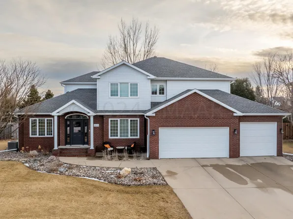 2208 Rose Creek Blvd S, Fargo, ND 58104