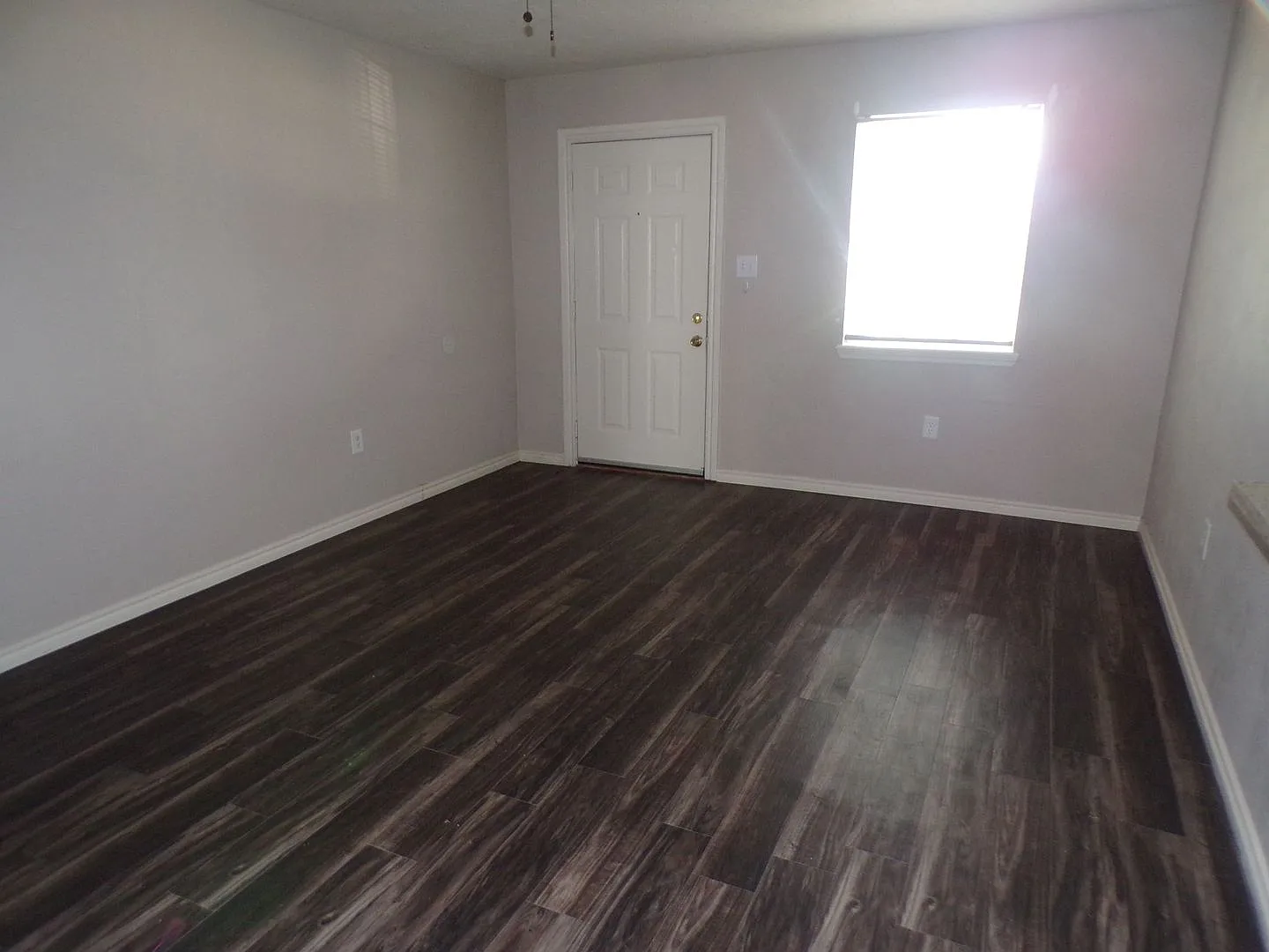 903 NW Bell Avenue — Photo 2