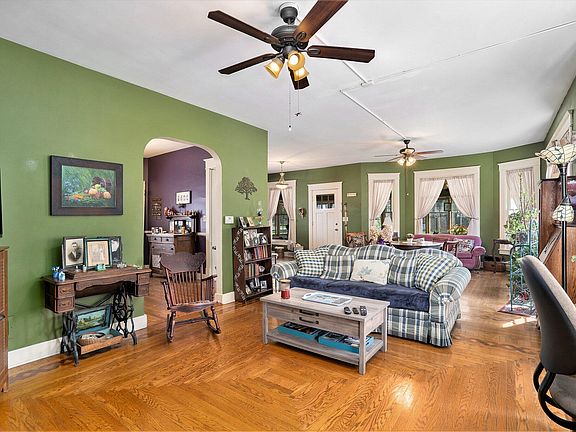 2nd image of 318 East St