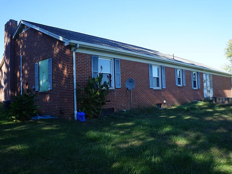 2115 Yingling Dr — Photo 2