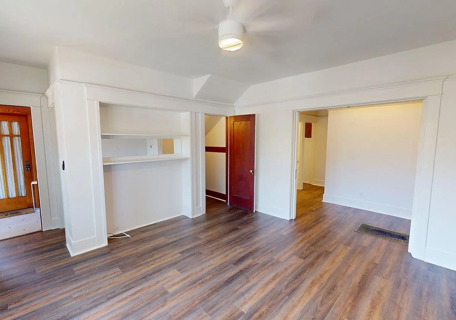 Upstairs One Bed One Bath at the Charming Vanderbilt Apartments! — Photo 1