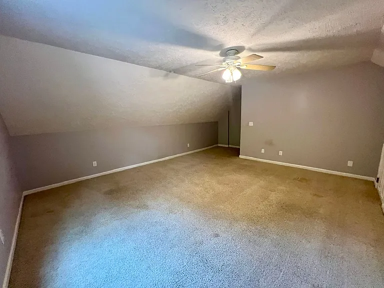 1302 Honeywood Pl — Photo 17