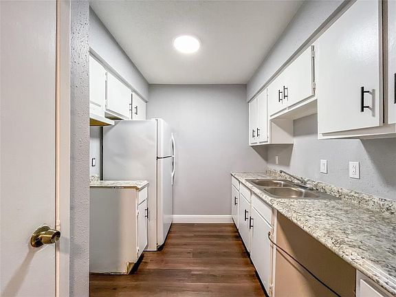 4th image of 5625 Antoine Dr #403