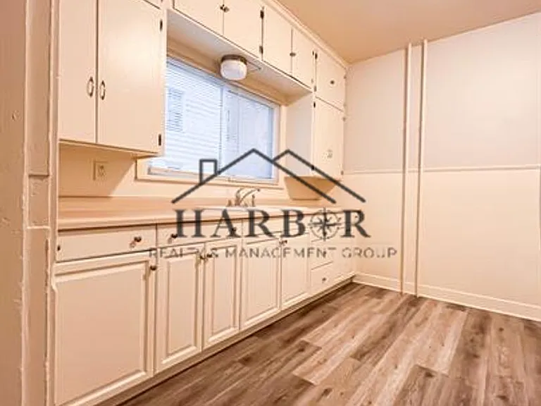 123 11th Ave SE #2 — Photo 1